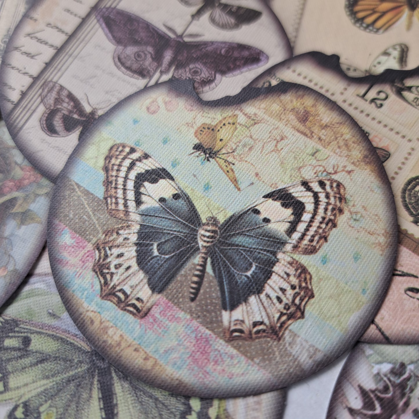 ronde stickerset met vogels en vlinders