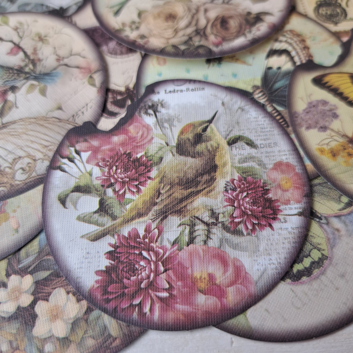 ronde stickerset met vogels en vlinders