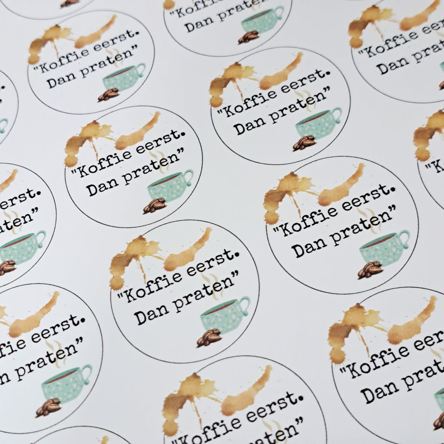 Digitale Sticker – Koffie Eerst. Dan Praten – ZIP • SVG • .Studio3